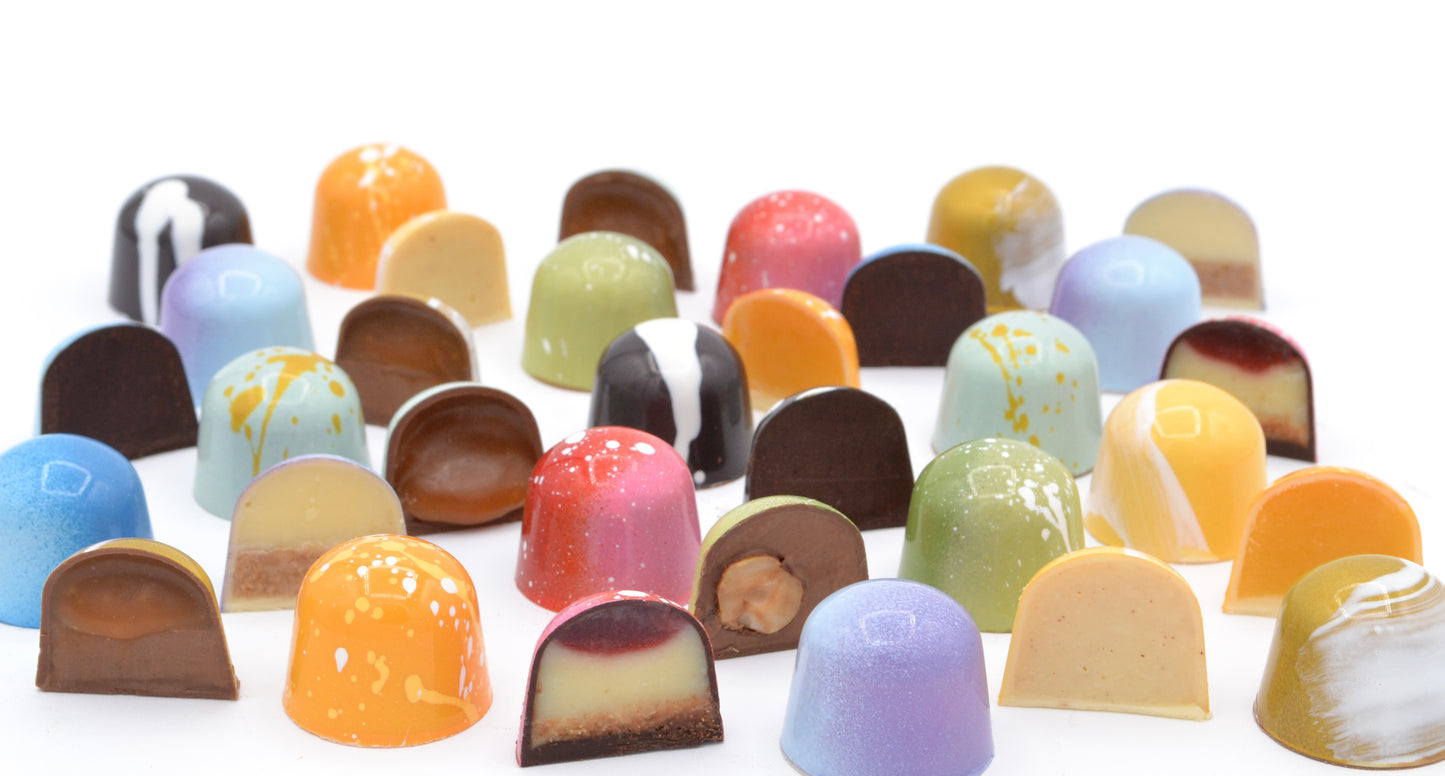 Large Gift (Gift bag filled with a 16pc Bonbon Box, and 2 Dragees of your choice)